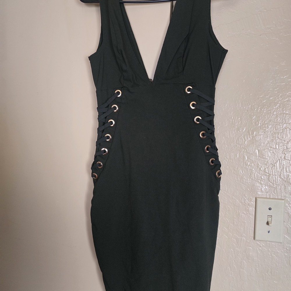 Elegant Black Sleeveless Dress with Lace-Up Detail